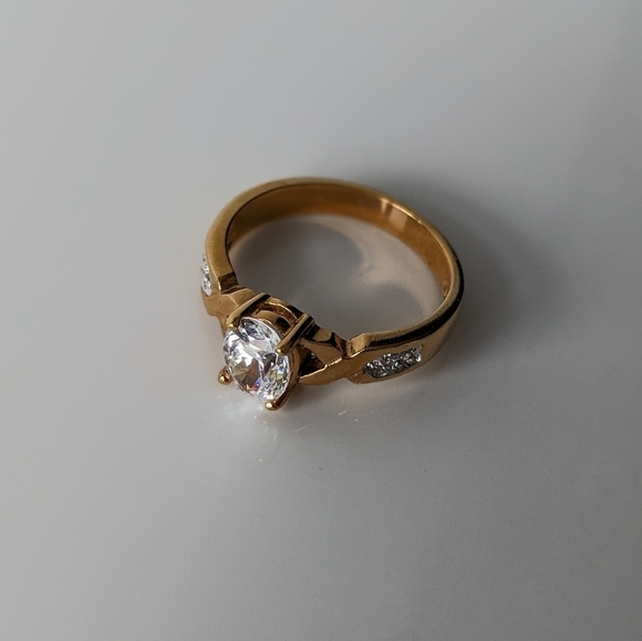 Oval Austrian Crystal Vintage Ring in Double Gold Coated Setting - Picture 4 of 8